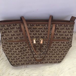 Authentic ➡️ Michael Kors large pocket tote 👜